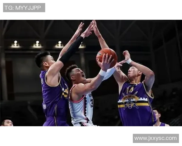 重庆篮球队区域防守解析:深度剖析战术与执行力的完美结合 重庆篮球队区域防守解析:深度剖析战术与执行力的完美结合