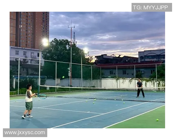 重庆网球队技术争议引发广泛讨论网球爱好者热议战术与训练方式