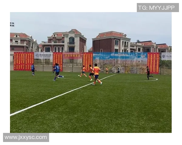 在足球明星的光环下探索小区生活的独特魅力与社区文化 在足球明星的光环下探索小区生活的独特魅力与社区文化