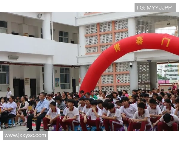 足球明星与韩国女团的跨界合作引发热潮，粉丝狂欢共庆青春梦想