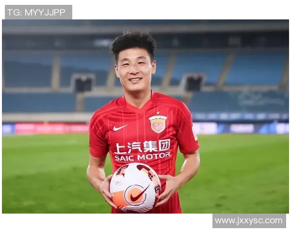 足球明星踢球时的时尚穿搭指南让你成为场上最靓的仔