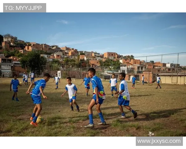 从街头到绿茵场足球明星桑切斯的奋斗与荣耀之路